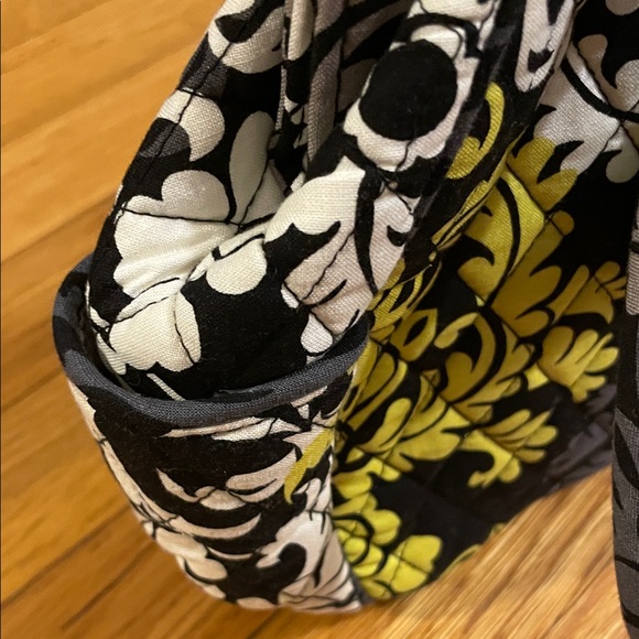 NWT Vera Bradley Black and Yellow Floral Women's Frame Bag - Picture 4 of 11